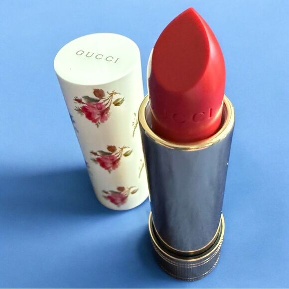 GUCCI ROUGE À LÈVRES VOILE – GOLDIE RED 25 | VINTAGE FLORAL - Picture 17 of 17